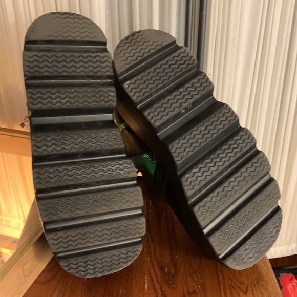 Holographic Platforms - Picture 2 of 6